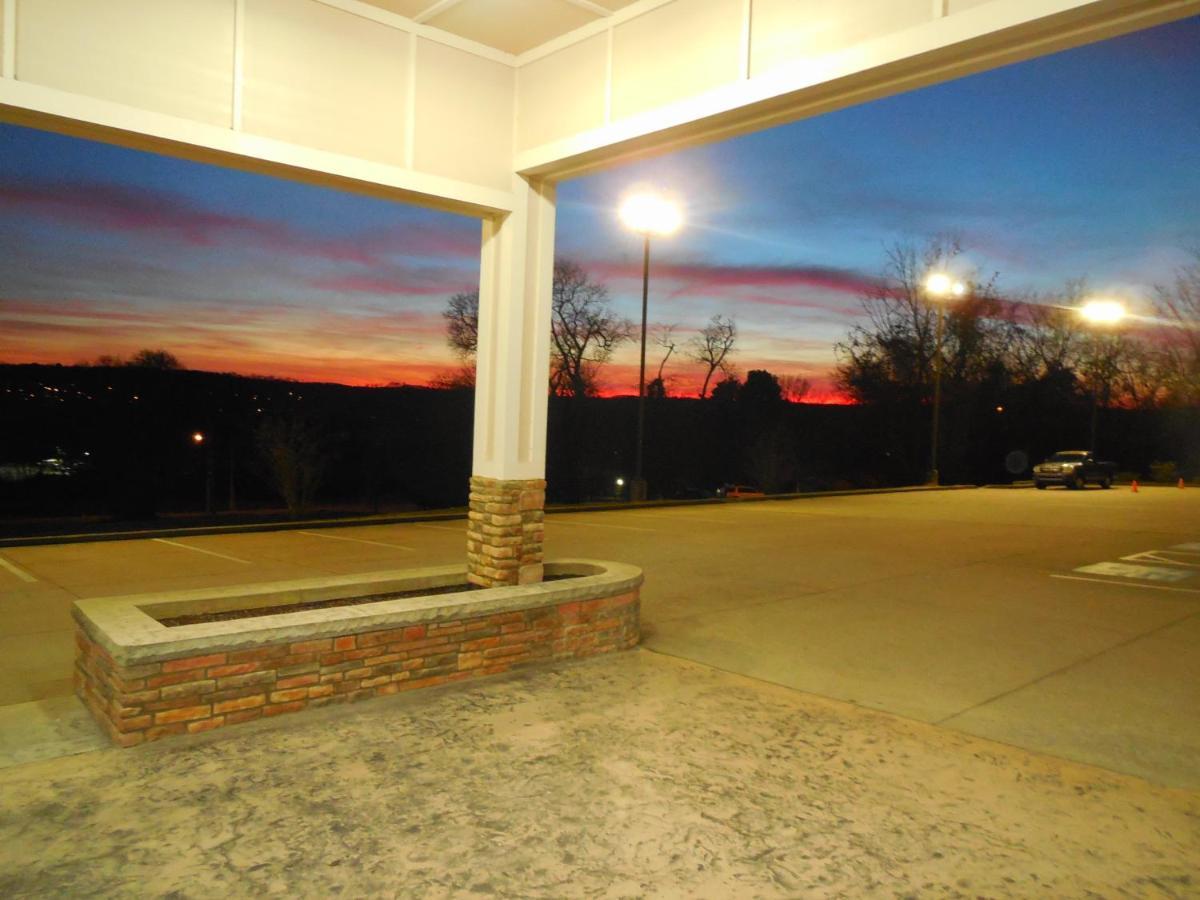 Giles Hotel Inn And Suites Pulaski Exterior foto