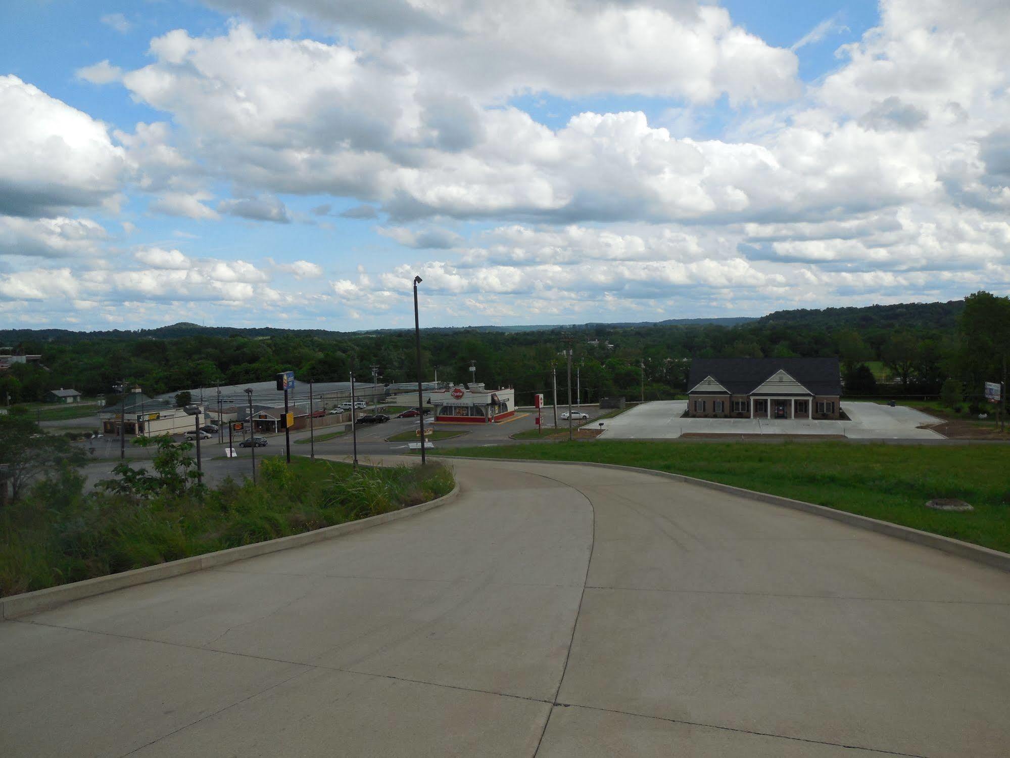 Giles Hotel Inn And Suites Pulaski Exterior foto